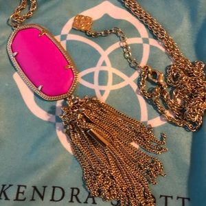 Kendra Scott Rayne Pendant Necklace in Magenta